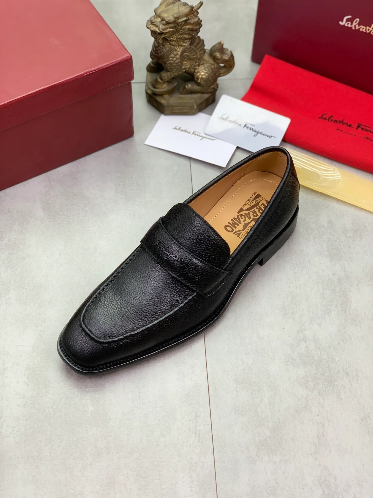 Men's men's shoes💰P460💰[New model]🆘 Water-dyed cow lining [Ferragamo] Ferragamo's latest men's over-the-foot business leather shoes🇨🇳Official website original 1:1 molding💯The first layer is made of Italian imported calfskin➕Luxurious genuine cowhide lining, soft and comfortable🌴High-end atmosphere, the first choice for high-grade men🍍38-45 Black Brown🉑️Select